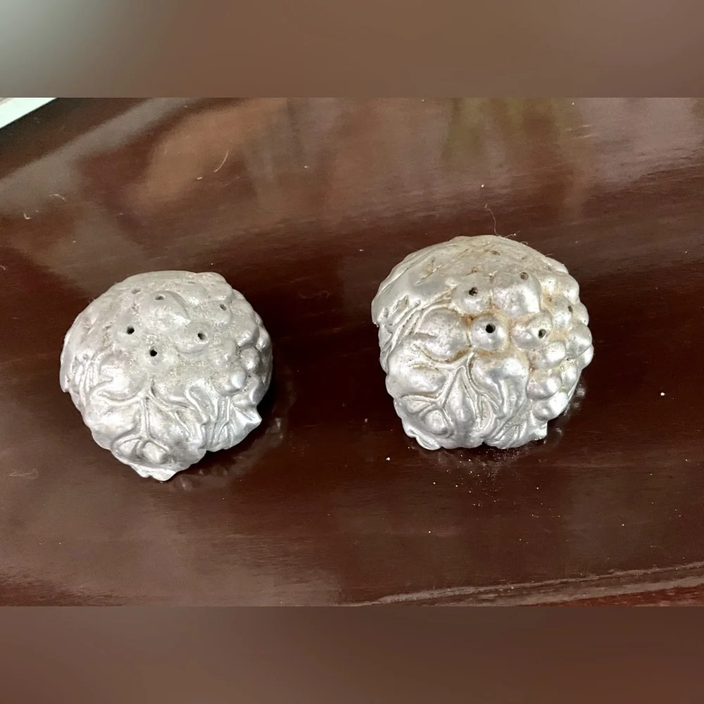 Arthur Court Salt/Pepper Tops